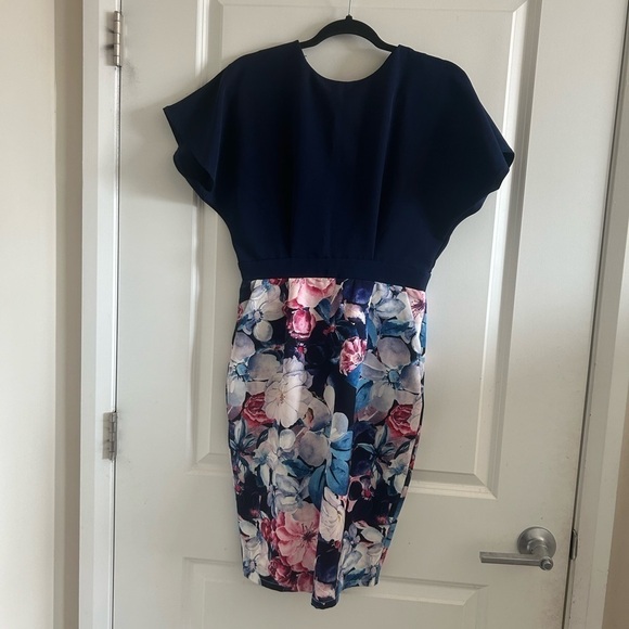 Paper Dolls London Size 6 Blue Floral Knee Length Dress Dolman Sleeve - Picture 1 of 10